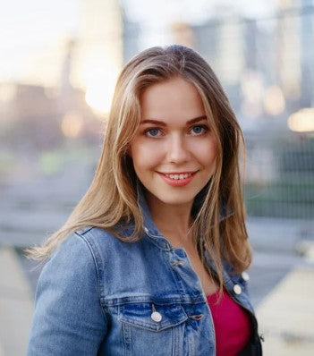 <em>Laura M.</em>